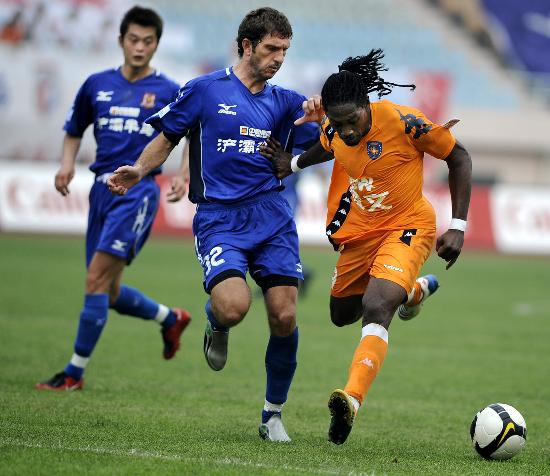 且承担额外 且承担额外